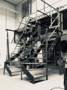 Steeled Industrial, op maat gemaakte trappen en trapleuningen, stalen trapleuning, stalen trap, op maat gemaakt